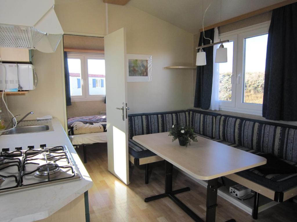 בורגרנס Laekjarkot Rooms And Cottages With Kitchen חדר תמונה